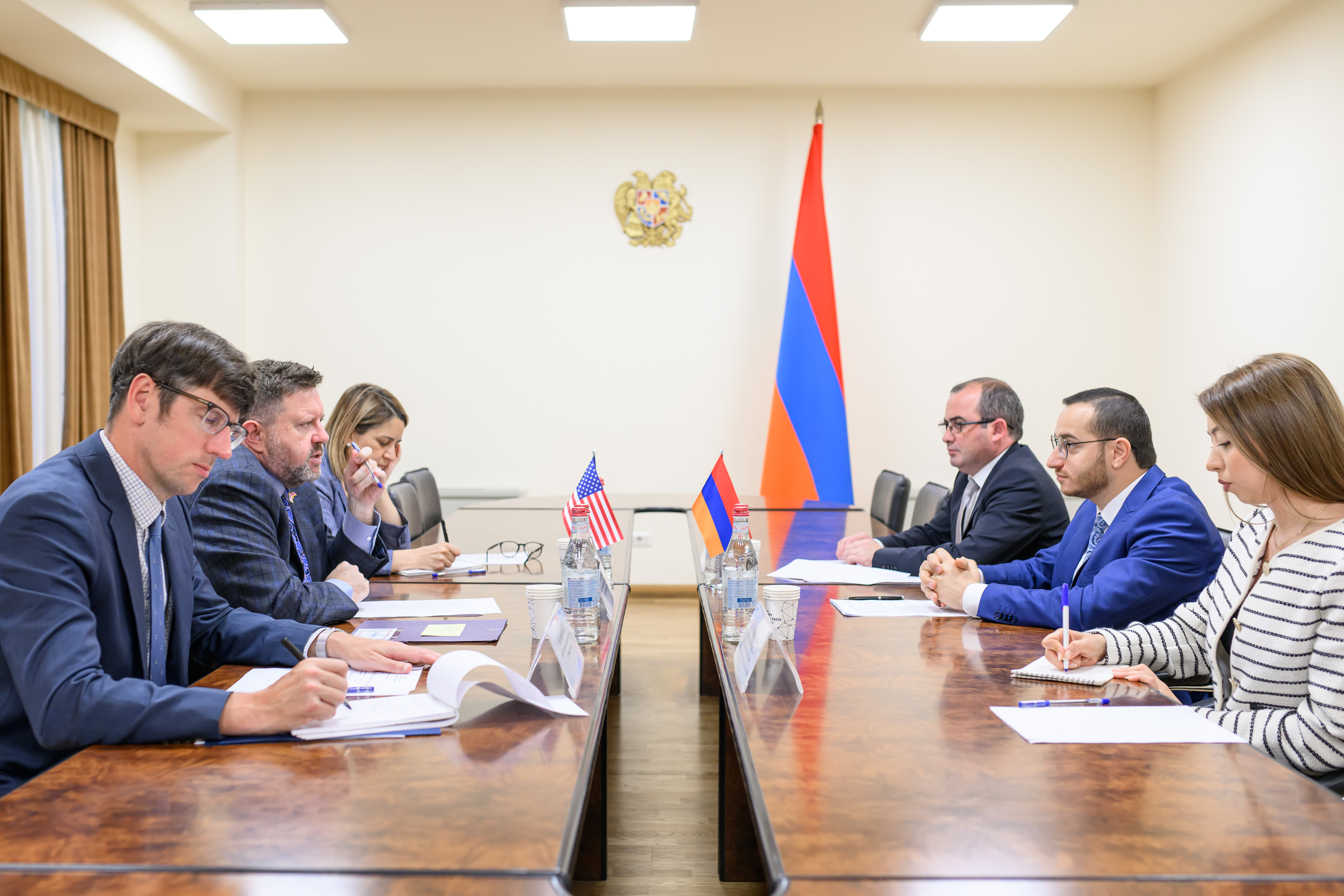 Մխիթար Հայրապետյանը հանդիպել է  ԱՄՆ գործերի ժամանակավոր հավատարմատար Դեյվիդ Ալենին