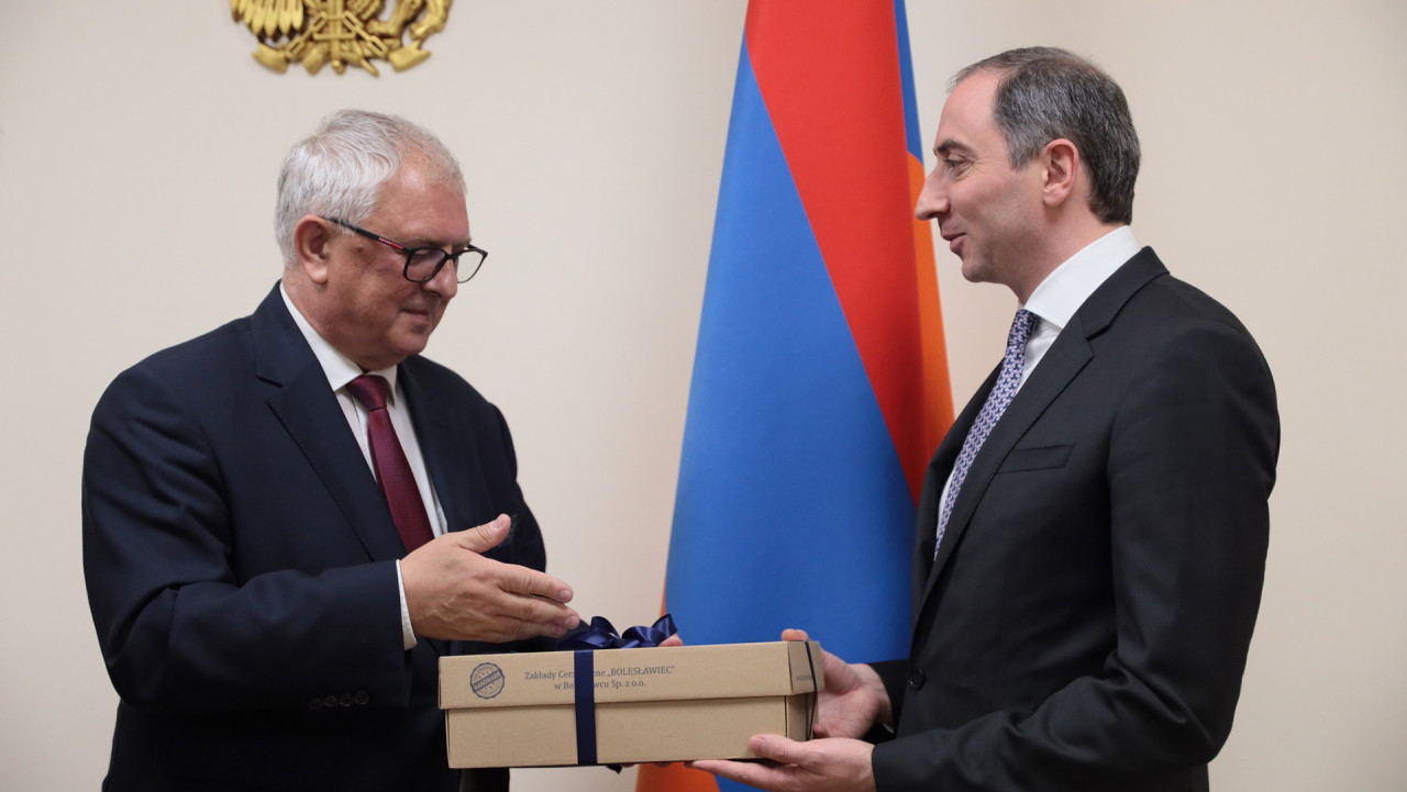 Министр Роберт Хачатрян принял делегацию во главе с Гжегожем Пеховяком