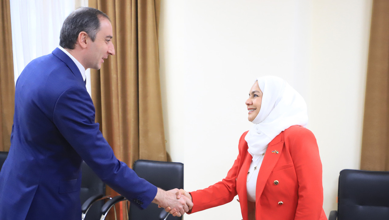 Министр обсудил с послом ОАЭ в РА возможности расширения сотрудничества в технологической сфере