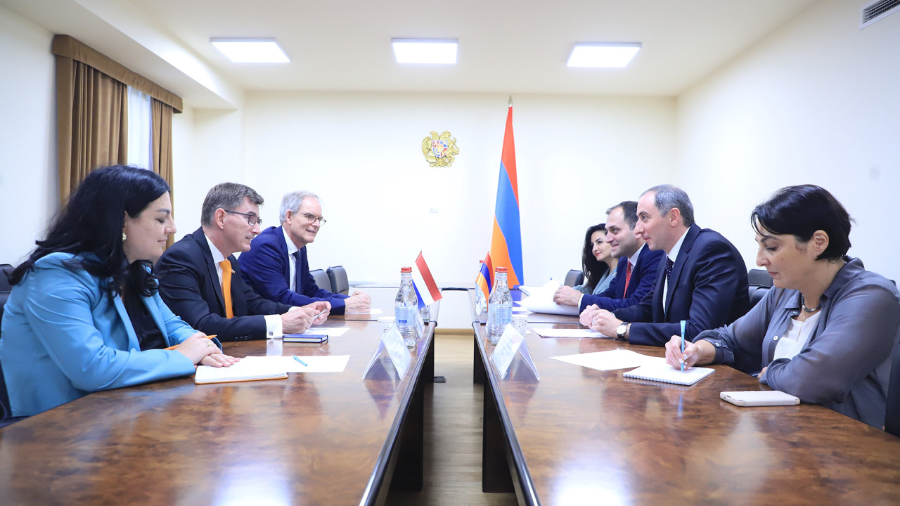 Robert Khachatryan received the Netherlands’ Ambassador Nicolaas Schermers