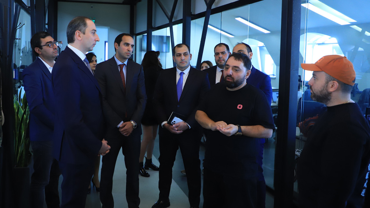 Министр Роберт Хачатрян посетил компанию «SoftConstruct»