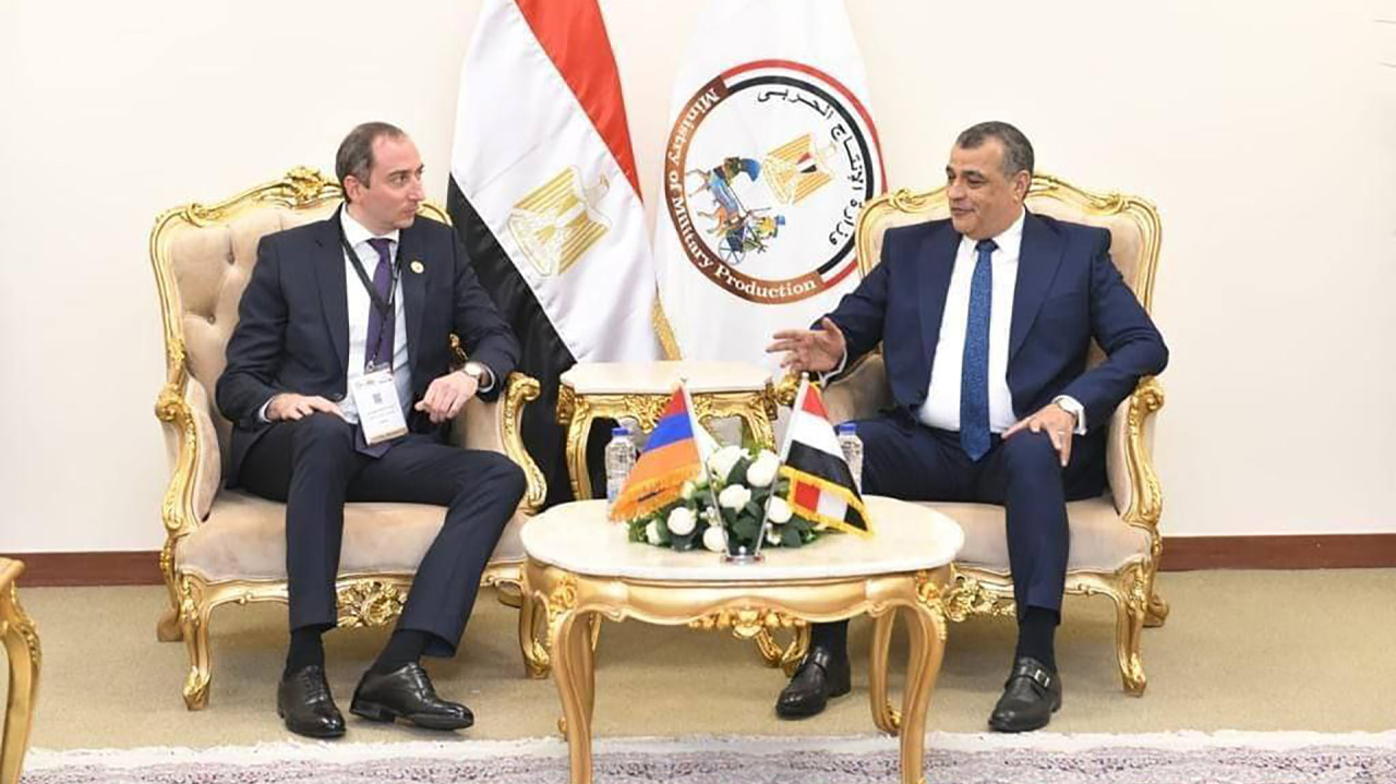 Minister Robert Khachatryan met with the Minister of State for Egyptian Military Production