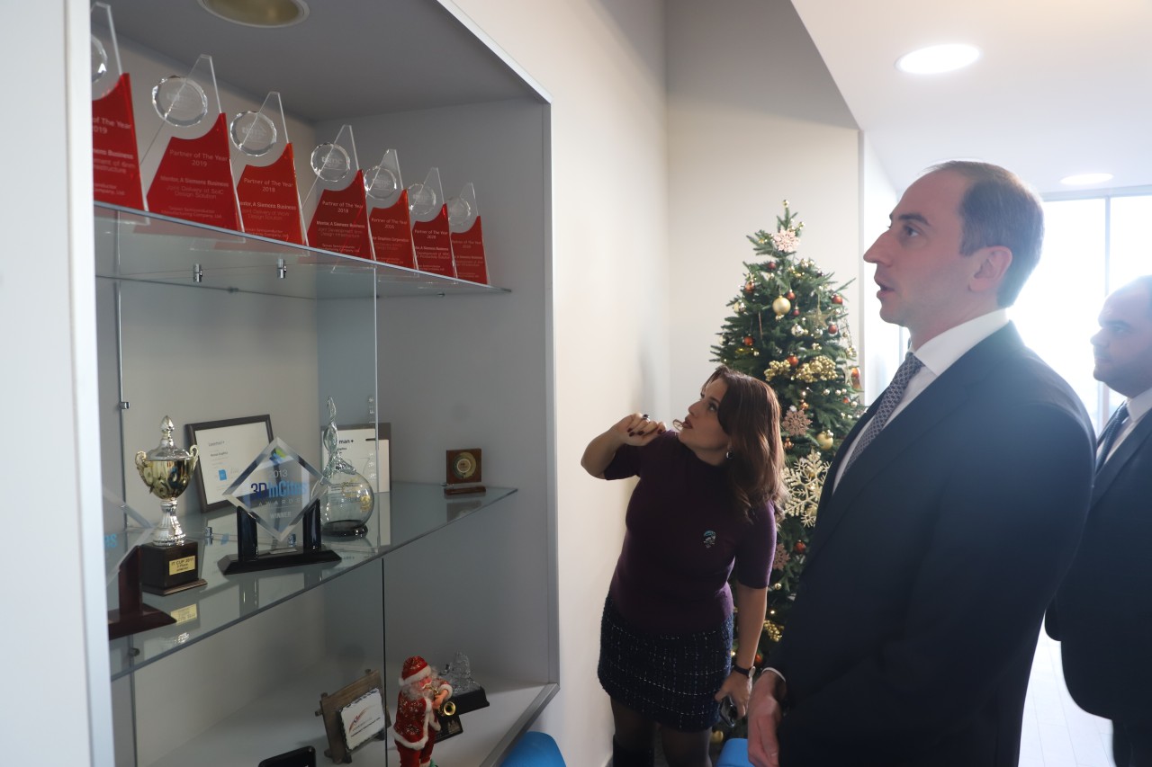 Министр посетил офис компании «Сименс Индастри Софтвер» в Армении