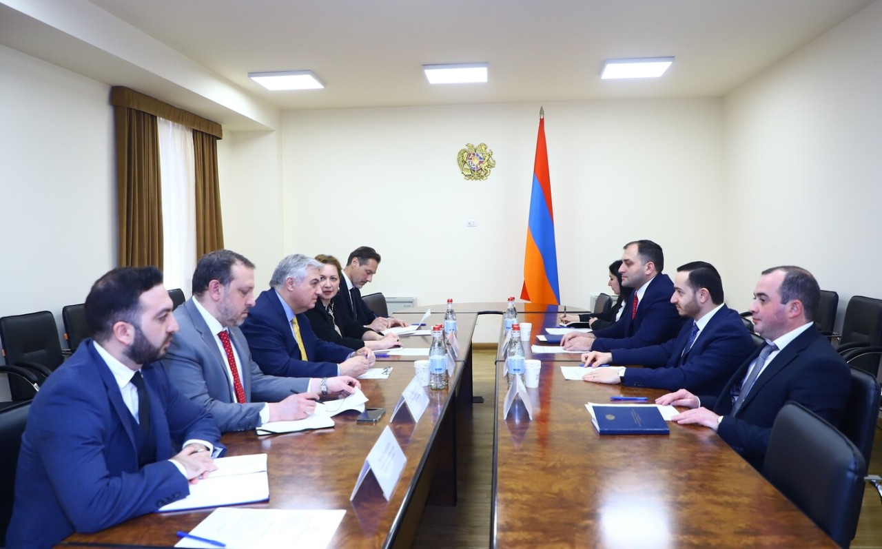 Minister Mkhitar Hayrapetyan received USAID/ Armenia Mission Director John Allelo