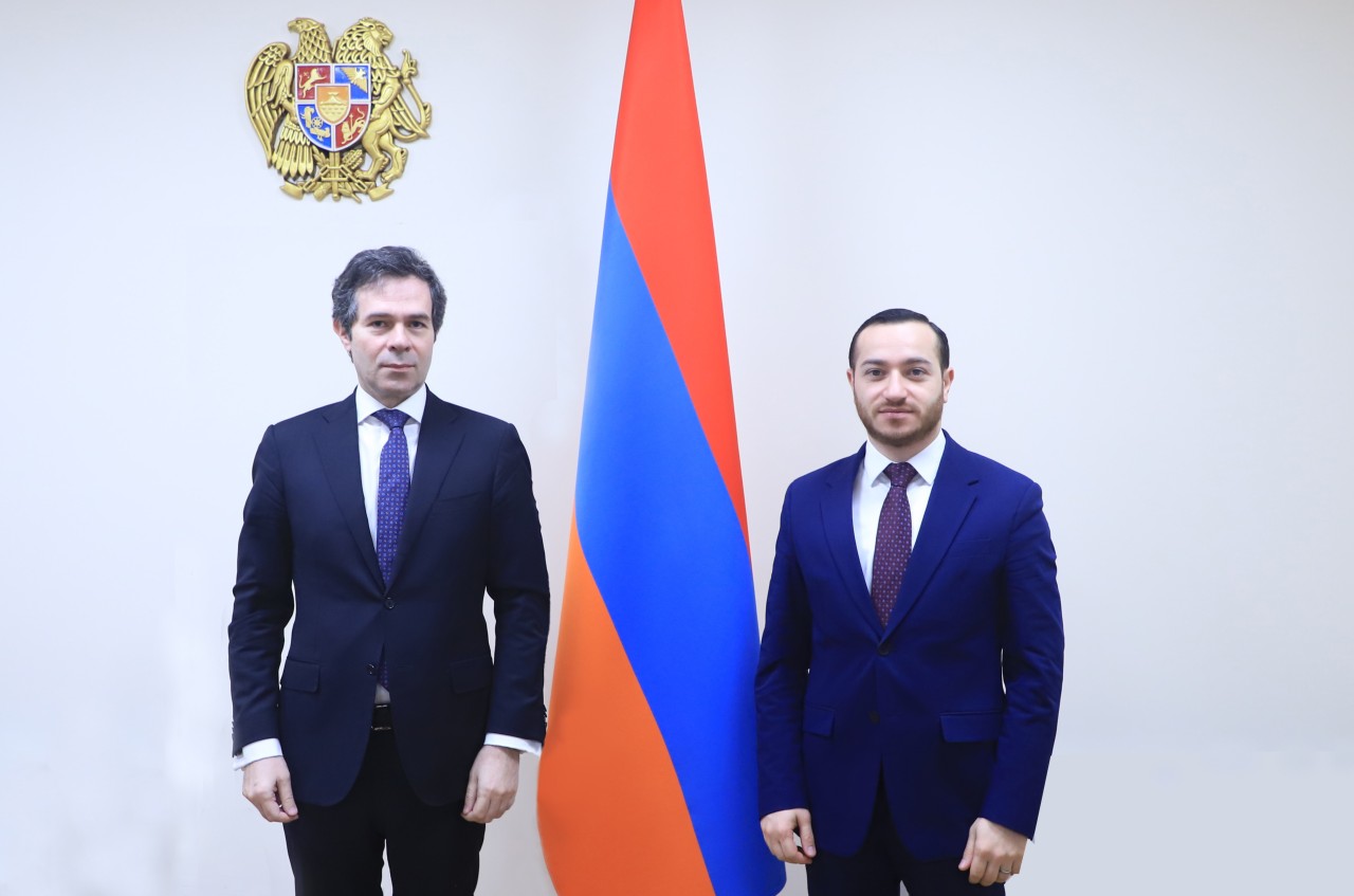 Министр Мхитар Айрапетян принял посла Греческой Республики в Армении Христосa Софианопулосa