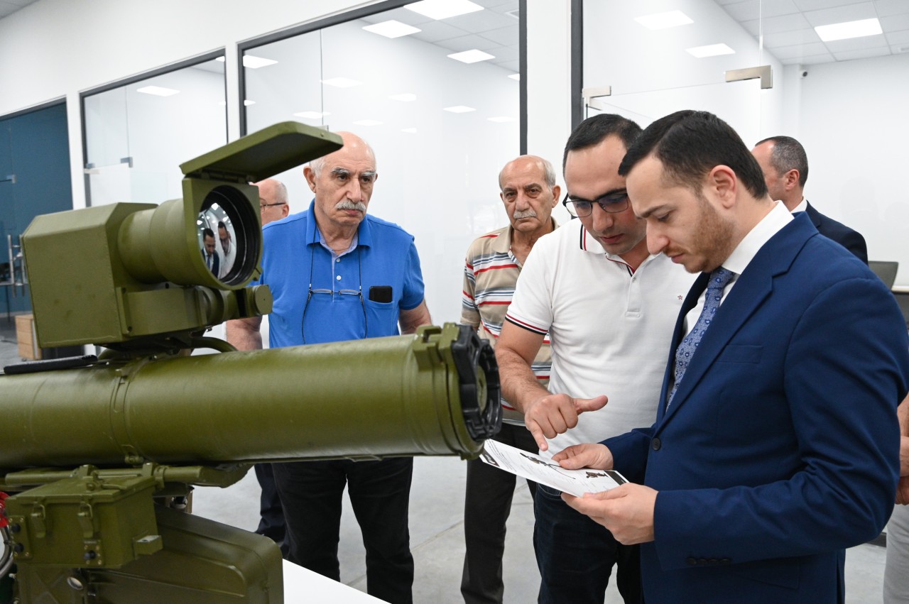 Mkhitar Hayrapetyan visited Aragats military and defense equipment manufacturing Company