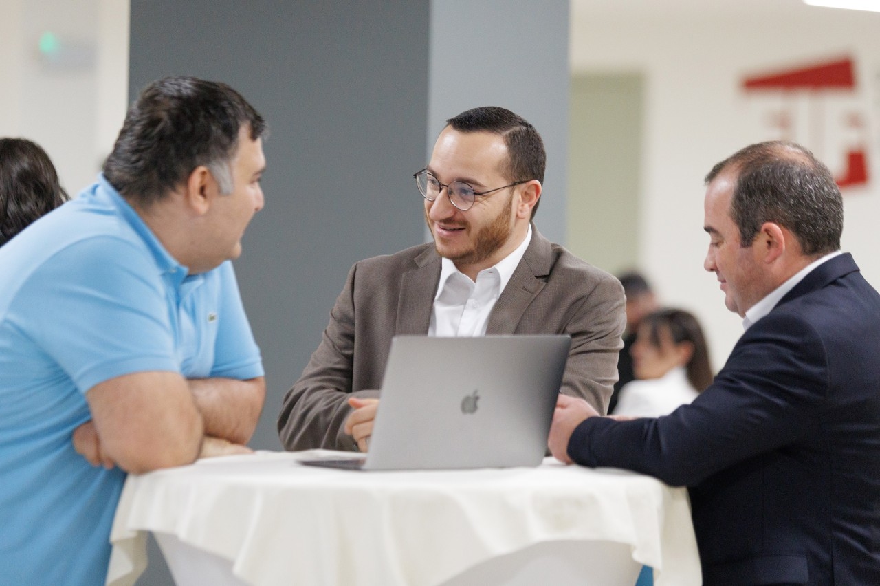 Բաց երկխոսություն տեխնոլոգիական թեմաների շուրջ. Մխիթար Հայրապետյանը հանդիպել է LinkedIn-ի հայաստանյան համայնքի ներկայացուցիչներին