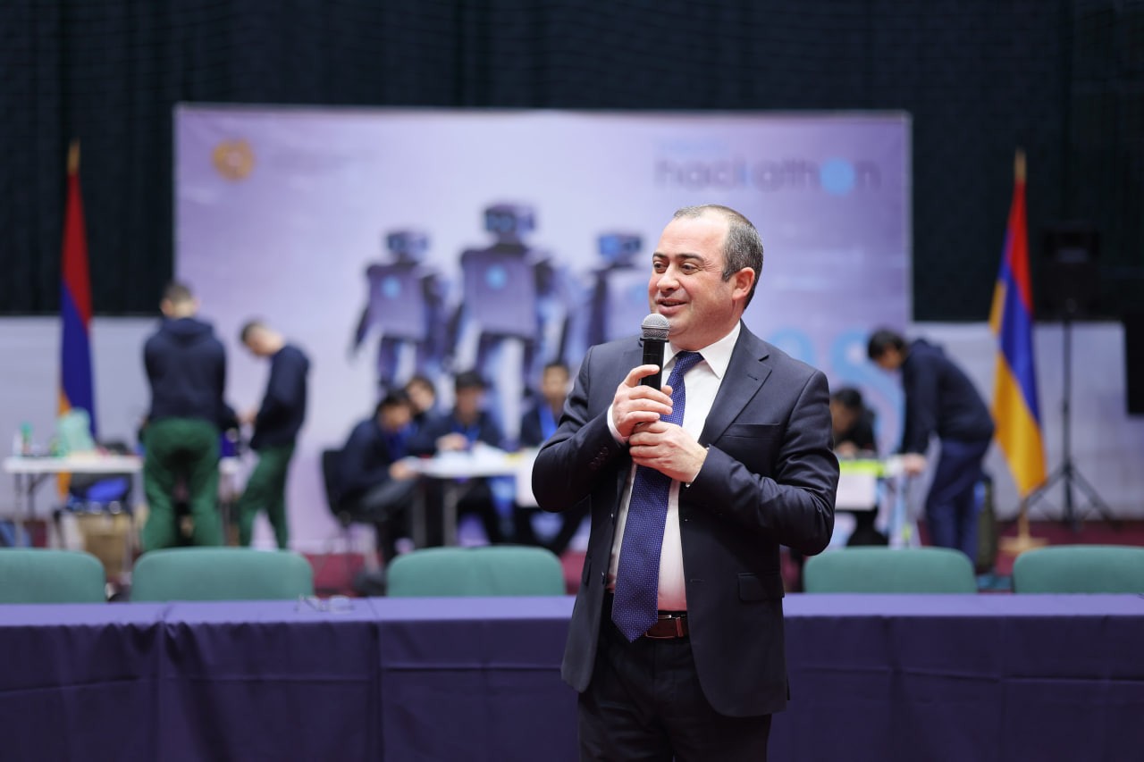 Մեկնարկել է «Ռոբոտների հաքաթոն»-ը.  36 թիմ Հայաստանի բոլոր մարզերից  կմրցեն նորարարական նախագծերով